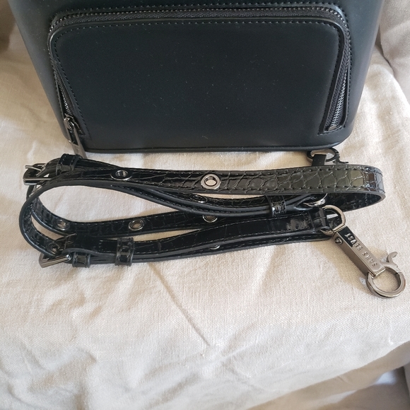 Sans Beast Petite Liason Cross Body Bag - Picture 4 of 9